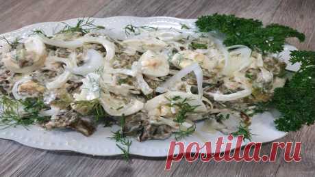Салат без грамма мяса,который по вкусу не отличишь от мясного.Вкуснее чем "Оливье"