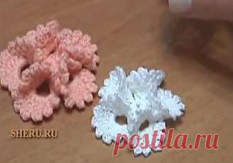 Вяжем цветок с лепестками из столбиков с пико.