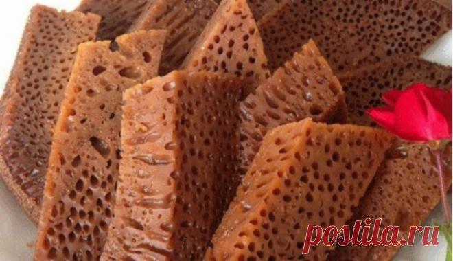 Молдавская бабка нягрэ. Это что-то невообразимое!! С виду медовые соты, на вкус как ириска