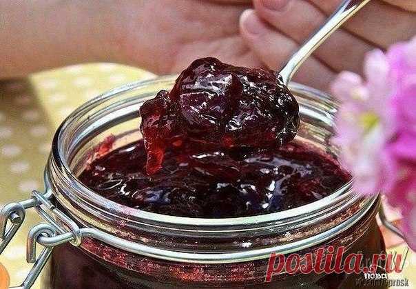 ВИШНЯ КОНСЕРВИРОВАННАЯ В ЖЕЛЕ - НЕЖНЕЕ ВАРЕНЬЯ,

Ягоды совсем как свежие!

Вкусная консервированная вишня в желе. Рекомендую попробовать, нежнее варенья, ягоды на вкус как свежие. Самый лучший вишневый дерет к чаю.

Для этой заготовки, впрочем как и для других, нужно использовать только свежие ягоды. Лучше, конечно если у Вас есть собственный сад, Вы сможете взять только сорванные вишни.

На 1 кг. вишни.

700 г сахарного песка,

2 ст. л. быстрорастворимого желатина

Удалит...