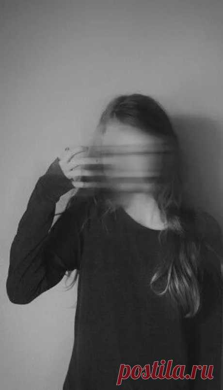 Я себя потерял, потерял смысл жизни
Вы делаете себе замечания. Вы боитесь не соответствовать правилам, но внутри вас сидит скорее неподчинение и потерянная вера, а не страх. Опережая чувство страха, вы загоняете себя в темницу, чтоб точно ничего не случилось. Так нельзя. Это не жизнь, а тюрьма