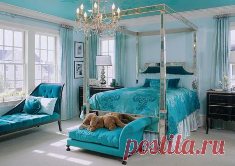 Голубой цвет в интерьере
Пожалуй, не очень часто можно встретить в интерьере квартир и домов бирюзовый цвет, и это совсем не справедливо. Ведь в последние годы и ведущие дизайнеры и законодатели моды в мебельном производстве уверенно выводят этот цвет в позиции лидеров.