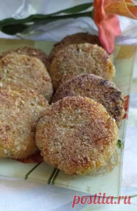 Запись Оксаны Симийона Честно говорю, что для меня пост - это вкусно! Не перестаю удивляться, как из простых продуктов может получиться такой шедевр! Что там уж скромничать! 😉 Обязательно сохраняйте себе. Я сразу записала себе в тетрадку с любимыми рецептами.👇Овощные котлетыНа 9 штук:• картофель - 5 клубней• капуста белокочанная - 150 г• морковь - 1 штука• чеснок - 2-3 зубчика• крупа манная - 50 г• соль, перец - по вкусуДля паниров...
