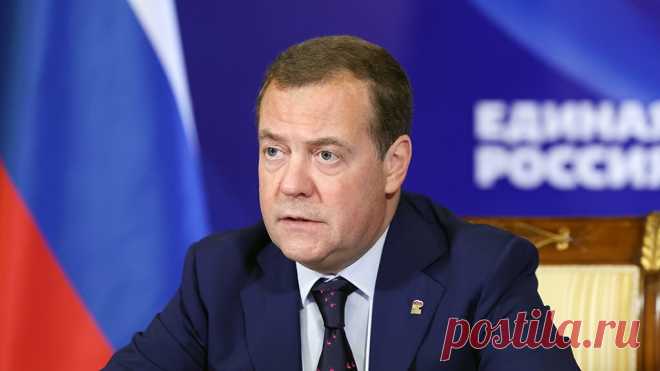 Медведев ожидает военного союза стран, которых «достали американцы и свора их кастрированных псов» Зампредседателя Совета безопасности России Дмитрий Медведев заявил, что выделение Украине нового вооружения и встреча союзников на базе Рамштайн в Германии — показатель того, что они «будут неопределенно долго пытаться измотать» Россию. Медведев добавил, что в будущем может появиться военный альянс стран, которых «достали американцы и свора их кастрированных псов». «Встреча в...