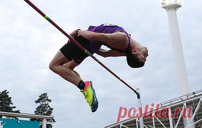 World Athletics внесла рекордный результат прыгуна в высоту Иванюка в топ-лист сезона. Россиянин в начале июня на чемпионате Центрального федерального округа в Брянске преодолел планку на высоте 2,33 метра