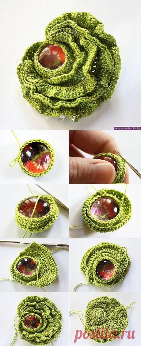 Зеленая брошь фриформ