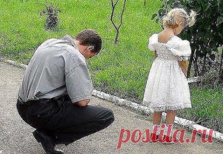 Подошла дочурка к Папе и задала вопрос: «Почему у всех есть Мамы, а Бог мою унёс?» Почему детей из сада Мамы забирают?
Почему у всех есть Мамы?, Её мне не хватает!» Слёзы льются в три ручья, а в глазах надежда. Папа доченьку обнял очень-очень нежно и сказал - Продолжение этой трогательной истории читайте в этой группе- https://www.odnoklassniki.ru/breathetears