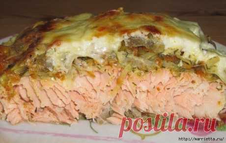 Готовим лосось с овощами под сметаной