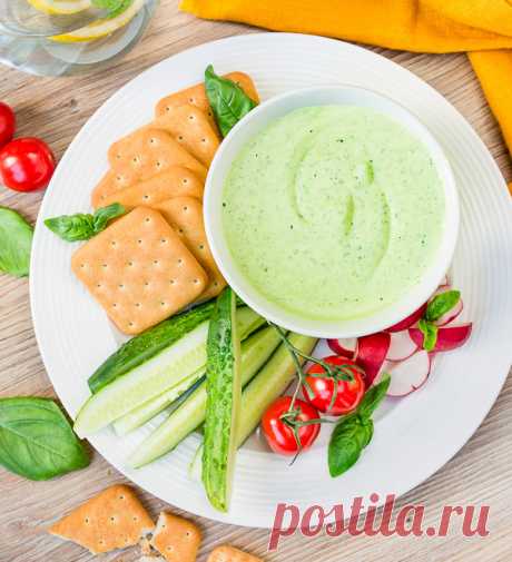 Зеленый соус из брынзы на Вкусном Блоге Этот рецепт, конечно, не относится напрямую к шашлычной теме, но он очень радостно скатался с нами на природу. И отлично подошел и к свинине, и к говядине, и к курице 😉 Так что очень рекомендую. Помимо того, что этот соус – шикарный аккомпанемент к жареному мясу, он очень хорошо подходит…