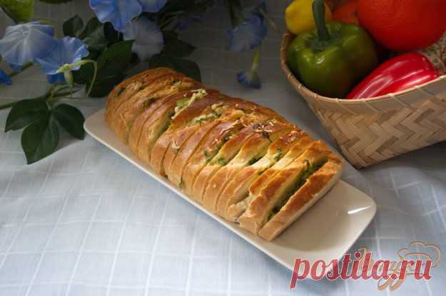 Запеченный батон с сыром и зеленью