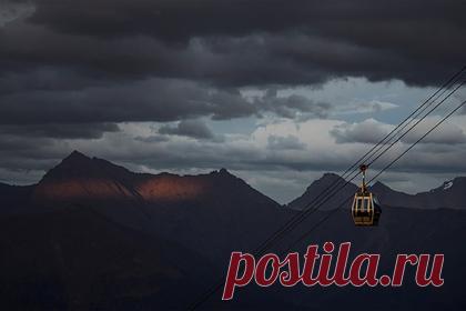 Россиянам назвали самые мистические достопримечательности Сочи. Наиболее популярными заброшенными достопримечательностями в Сочи среди туристов стали санаторий имени Орджоникидзе, ресторан на горе Ахтун, старая дорога на Красную Поляну, туннели под городом и дача полковника царской жандармерии Андрея Квитко. Туристы часто приезжают туда, чтобы сделать эффектное фото.