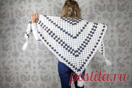 Простая шаль с кисточками