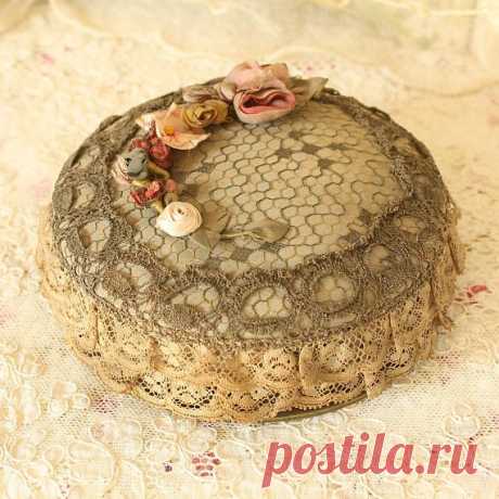 Antique French 1920's Silk RIbbon Work Powder от TheFrenchLaundry