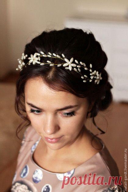 Купить Свадебное украшение в прическу. Свадебный ободок - белый, ободок для волос, гибкий ободок