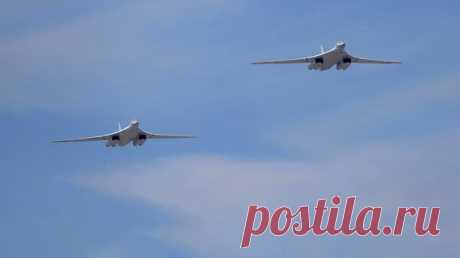 Два ракетоносца Ту-160 провели 12-часовой полет и приземлились в Воркуте