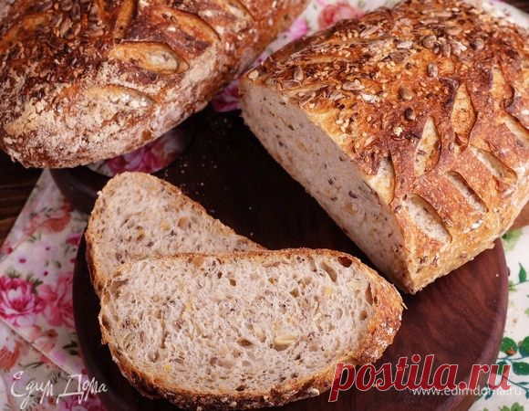 Хлеб на пшеничной закваске с семечками. Ингредиенты: закваска, пшеничная мука, вода