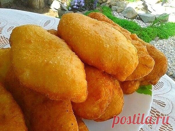 Вкусное тесто для пирожков!

Ингредиенты:

3 ст.л. муки
3 ст.л. подсолнечного масла
1 ст.л. сахара
1 ч.л. соли

Приготовление:

Все ингредиенты необходимо тщательно смешать и залить стаканом кипятка. Еще раз хорошо перемешать и поставить смесь охлаждаться. После того, как наша мучная смесь остынет (должна оставаться теплой), добавить один стакан теплой воды, 3 желтка, 1.5 ч.л. сухих дрожжей, 4-5 стакана муки. По муке смотрите сами, т.к. зависит от клейковины муки, которую ...