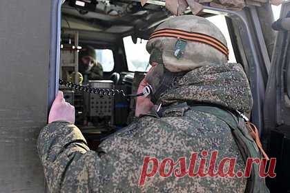 Собака Ватсон помогла найти схрон ВСУ в Херсонской области. В селе Рыково Херсонской области сотрудники полиции и Росгвардии обнаружили схрон с боеприпасами на территории бывшего элеватора. Ранее на этой территории находился склад с боеприпасами ВСУ. Для обследования местности силовики задействовали кинолога со служебно-розыскной собакой по кличке Ватсон.