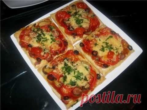 Мини-пиццы из слоёного теста - просто и вкусно!