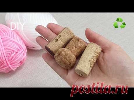 собака из пробкового колпачка и шерсти. МК от Merry Craft. Материалы: акриловая нить, глаза: жемчужные бусинки (черного цвета) или шерстяные помпоны