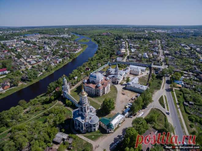 Борисоглебский монастырь на реке Тверца основан в 1038 году.  |  Борисоглебский монастырь в Торжке с квадрокоптера - Летопись Русской Усадьбы
