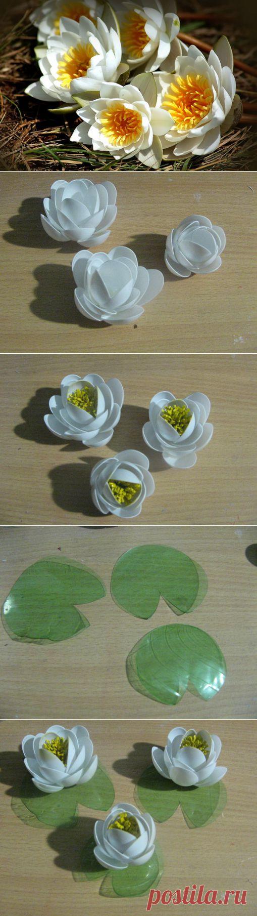 Кувшинки из одноразовых ложечек. 

Выглядит как настоящая, особенно из далека, создается достаточно просто....