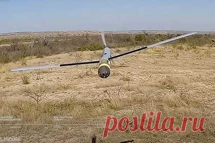 Разработчик рассказал о дронах-камикадзе Altius 600M для ВСУ. Производимые в Австралии дроны-камикадзе Altius 600M поставляются США украинской стороне, при этом оператор Вооруженных сил Украины имеет возможность управлять сразу несколькими такими беспилотниками. Об этом основатель компании Anduril Australia Палмер Лаки заявил журналу ADM.