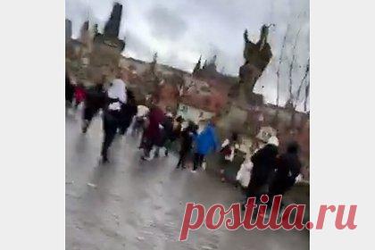 В Карловом университете в центре Праги произошла стрельба. Чешская полиция сообщила о стрельбе в университете на площади Яна Палаха в центре Праги. По предварительным данным, несколько человек погибло, есть раненые. Как отмечают чешские СМИ, нападавший использовал длинноствольное оружие с оптикой. Трагедия произошла на факультете искусств Карлова университета.