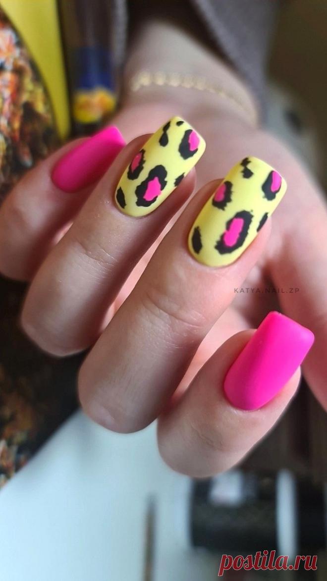 Яркий и насыщенный маникюр для тех, кто хочет "заявить" о себе.