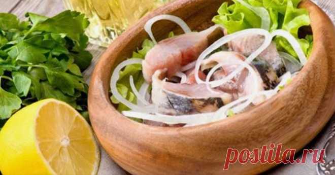 8 способов быстро и вкусно засолить селёдку Секреты приготовления вкусной домашней селёдки и проверенные временем рецепты засолки: в рассоле или без, с лимоном или горчицей, с уксусом или маслом, по-голландски или экспресс-методом.