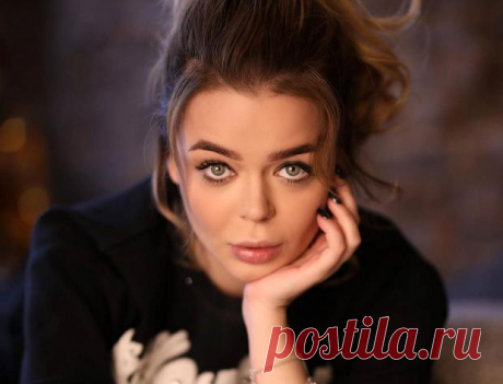 Алина Гросу показала поклонникам положительный тест на беременность