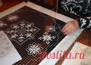 Вышивка по сетке и её техника выполнения (видео)