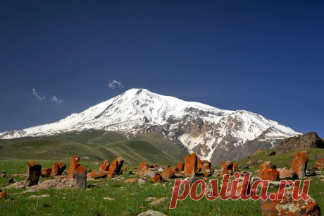 Խաչքարեր Ակոռի գյուղի մոտակայքում` Մեծ Մասիսի հյուսիսարևելյան լանջին
Khachkars near village Akori, on the northeastern slopes of Great Masis (Greater Ararat)
#GreaterArmenia