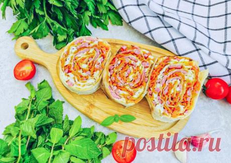 Рулет с колбасой и корейской морковью рецепт с фото пошагово - 1000.menu