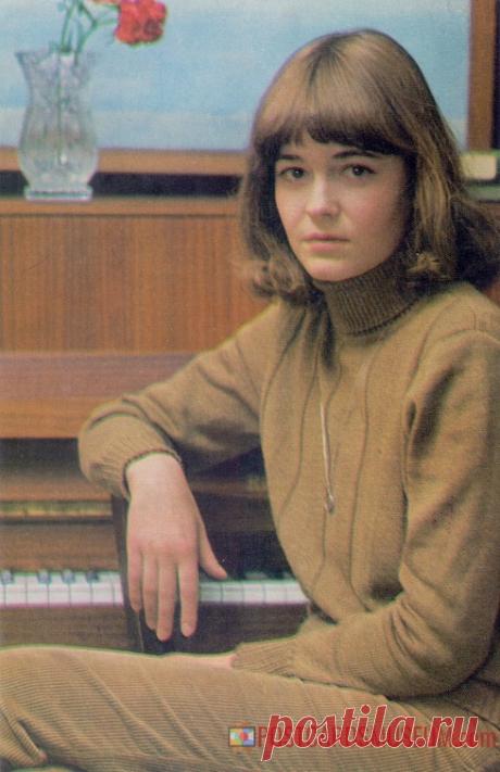 1983. Евгения Сабельникова - о1528 | POSTCARDSMUSEUM.com