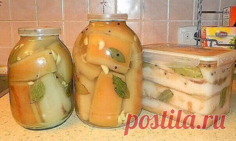 САМОЕ ВКУСНОЕ САЛО
Для приготовления понадобится:
- сало
- вода - 1 литр
- поваренная соль - 1 стакан
- лавровый лист - 3-4 штуки
- перец горошком - по вкусу
- репчатый лук - 1 штука
- чеснок - 3-4 зубчика
- черный молотый перец.
Приготовление:
1. Складываем сало в кастрюлю, а затем делаем рассол.
2. Рассол: на 1 литр воды высыпаем 1 стакан соли, добавляем 3-4 листика лаврушки, перчик горошком и одну луковицу (я ее очищаю) рассол закипятим и через минутку заливаем сало гор...