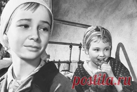 Советские актрисы, умершие в психиатрической больнице Внутренний мир творческого человека — явление хрупкое: яркий талант часто сопровождается постоянными душевными страданиями. И иногда они приводят к печальному и даже страшному финалу. Эти актрисы были популярны в Советском Союзе, их обожали зрители и охотно снимали режиссеры. Но, увы, жизнь их закончилась трагически – на больничной койке психиатрического отделения.