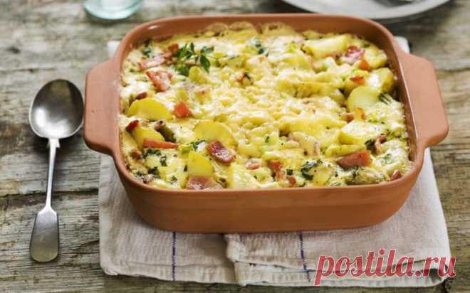 9 РЕЦЕПТОВ ЗАПЕКАНКИ!!!

1) Картофельная запеканка с сосисками и сыром 

Продукты: 
Картофельное пюре 500 гр., 
1 яйцо, 
Томатная паста, 
Сосиски 4 шт., 
Твердый сыр 100 гр., 
Зелень 

ПРИГОТОВЛЕНИЕ: 
Пюре смешать с яйцом, выложить в смазанную маслом форму. Верх пюре смазать томатной пастой(высшего качества). Выложить сосиски, посыпать тертым сыром. Запечь в духовке при 180 гр.в течении 15 минут. При подаче посыпать зеленью. 

2) Картофельная запеканка с тефтелями 

ИНГРЕД...