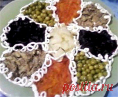 Салат-ассорти новогодний с овощами и шпротами / Простые рецепты