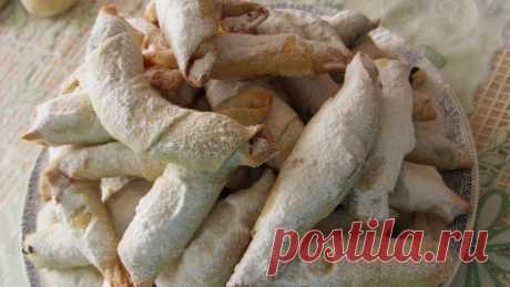 Изумительно вкусные рогалики из тончайшего хрустящего теста. - My izumrud Ингредиенты: 1 стак сметаны 250 г маргарина 0,5 чай лож соды мука — столько, чтобы замесить крутое тесто (почти как на пельмени) Приготовление: 1. Насыпаю в чашку муку — для начала 2 стакана. Кладу маргарин и рублю его с мукой, растираю руками до крупки, также, как для песочного теста.2. Теперь добавляю соду, перемешиваю, кладу сметану.3. […]