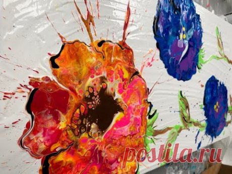 Acrylic Paint Pouring: Create Flowers With a Blown Puddle Pour