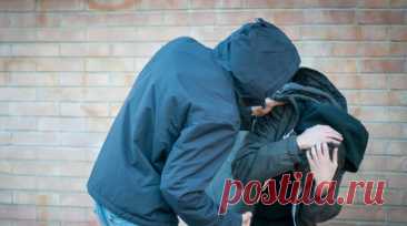 Психолог Селиванова объяснила причины подростковой жестокости. Практический психолог Наталья Селиванова рассказала, что в России за последний год на 13% выросло число насильственных преступлений подростковых банд. По её словам, молодёжь ищет признания в группировках и бандах. Читать далее