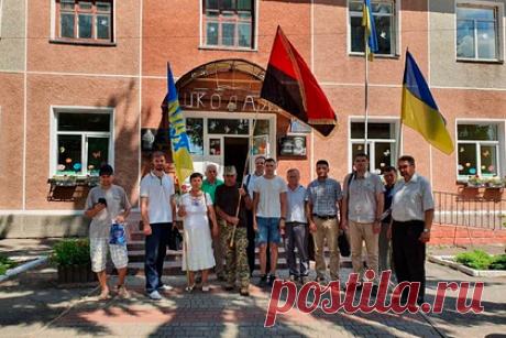 На Украине почтили память нацистского преступника. Жители села Литин Винницкой области Украины устроили праздник по случаю 110-летия нацистского преступника Омеляна Грабца, причастного к массовому истреблению еврейского населения. Почтить память фашиста пришли около 12 человек, также на празднование юбилея прибыла делегация Украинского института национальной памяти.