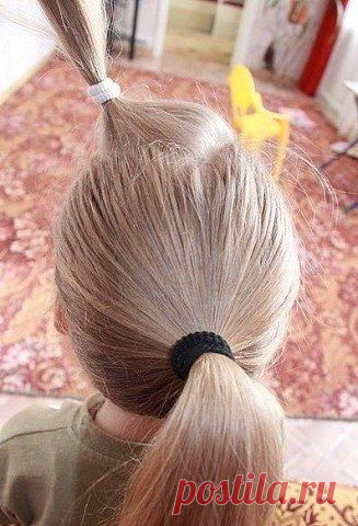 Такая простая, но красивая причёска для девочки.