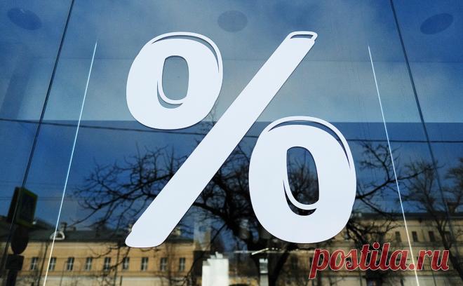 Власти запланировали льготы компаниям с кредитами по плавающей ставке. Правительство и ЦБ обсуждают, как поддержать корпоративных банковских заемщиков, которые столкнулись с резким пересмотром процентов по ссудам после повышения ключевой ставки. Речь идет о 40% кредитов бизнесу