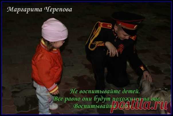 Сыну 11 лет, а доче в августе 2 годика исполнится. Разница в 10 лет. Так интересно за ними наблюдать. Сына иногда и злиться "Аааа, Соняяяя, надоела, не трогай здесь ничего!!!!" Но в то же время безумно ее любит... Приезжает с кадетского корпуса (а приезжает только на выходные) и первым делом целуются и обнимаются. Шладкие мои, козявки!