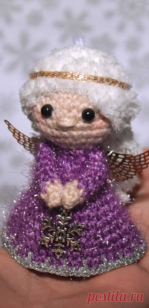 PDF Рождественский Ангелок крючком. FREE crochet pattern; Аmigurumi doll patterns. Амигуруми схемы и описания на русском. Вязаные игрушки и поделки своими руками #amimore - ангел на ёлку, маленький ангелок, ангелочек, кукла, куколка, девочка, ёлочная игрушка, украшение.