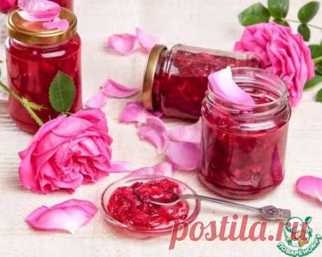 Варенье из чайной розы
Чайная роза известна антибактериальными свойствами и считается незаменимым помощником при простуде. Кроме того, она прекрасно помогает при болях в горле. Издавна её применяли для лечения болезней уха, десен, расстройств пищеварения. Лепестки розы способствуют укреплению иммунитета, а варенье из чайной розы полезно принимать при заболеваниях нервной системы.
Источник: https://www.povarenok.ru/recipes/show/126788