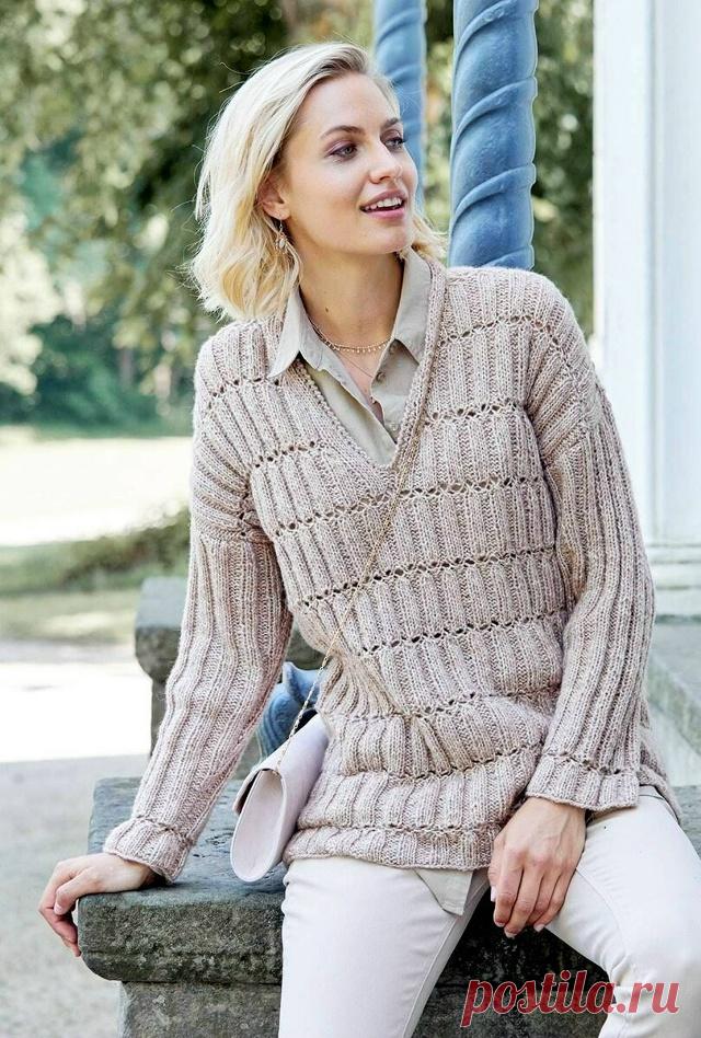 Пост на стене Удлинённый серо-бежевый пуловер с V-образным вырезом и фактурным узором ♥Европейские размеры: 38/40 (42/44) 46/48.  Российские размеры: 44/46 (48/50) 52/54.  Для вязания нам потребуется 400 (450) 500 г серо-бежевой (цвет № 90) пряжи SCHULANA 