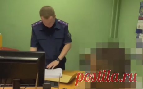 Замдиректора школы в Челябинске задержали после нападения ученика. Мужчине предъявили обвинение в халатности. Нападение в челябинской школе произошло 16 сентября. Вооруженный мальчик атаковал одноклассников и учительницу, четыре человека пострадали